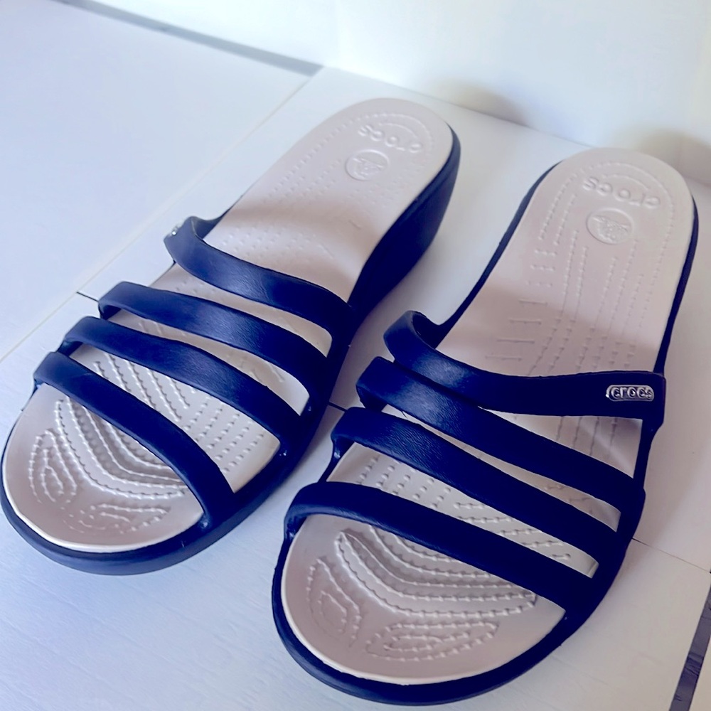 Croc Sandals women’s 8W navy blue